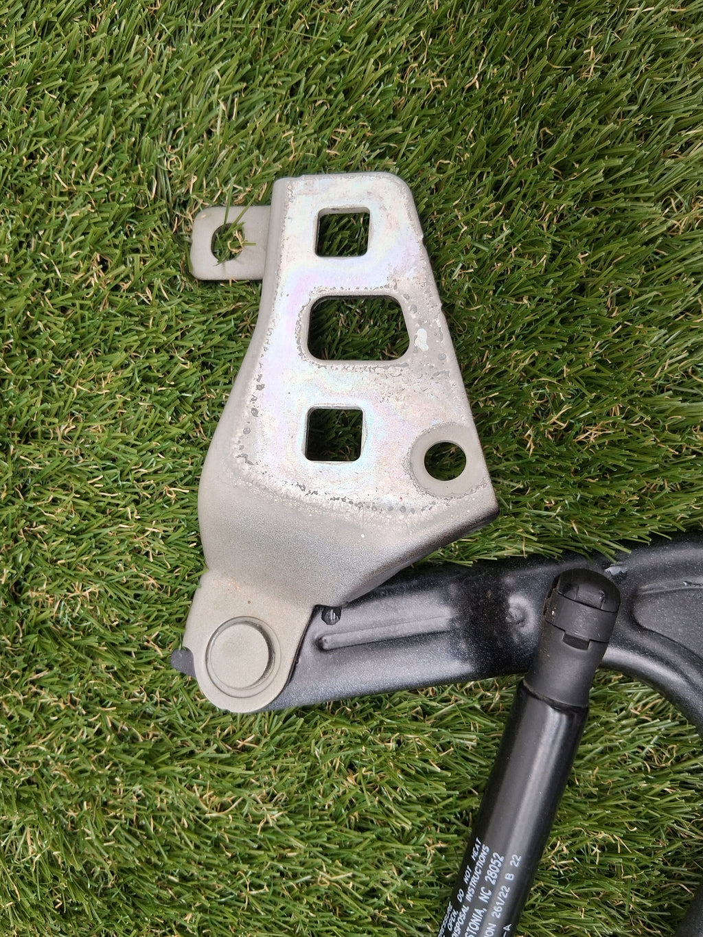 OEM 1505547-00-A 2022 Tesla Model Y Right Hood Hinge Strut Shock