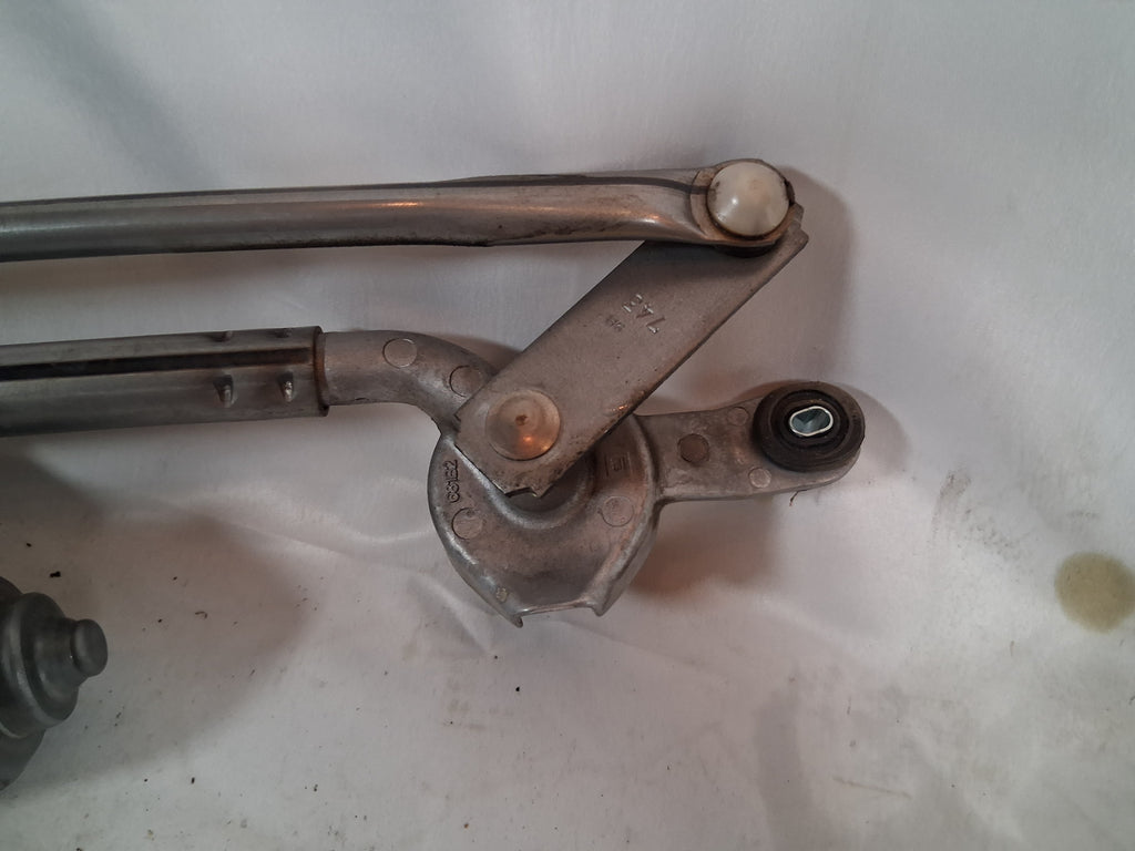 OEM# 22814854 2019 Chevy Tahoe Premier Wiper Motor Assembly